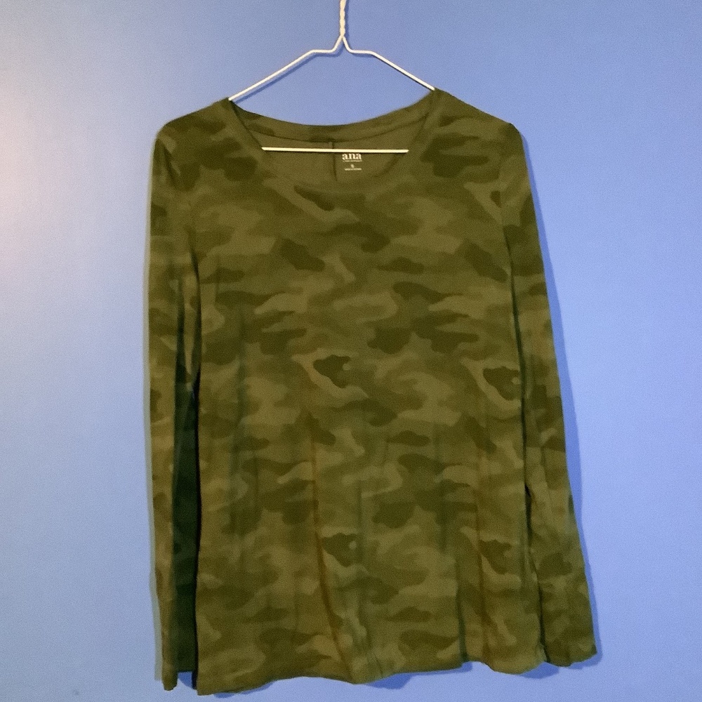 a.na a new approach Women’s Green Camo Long Sleeved Top Size s